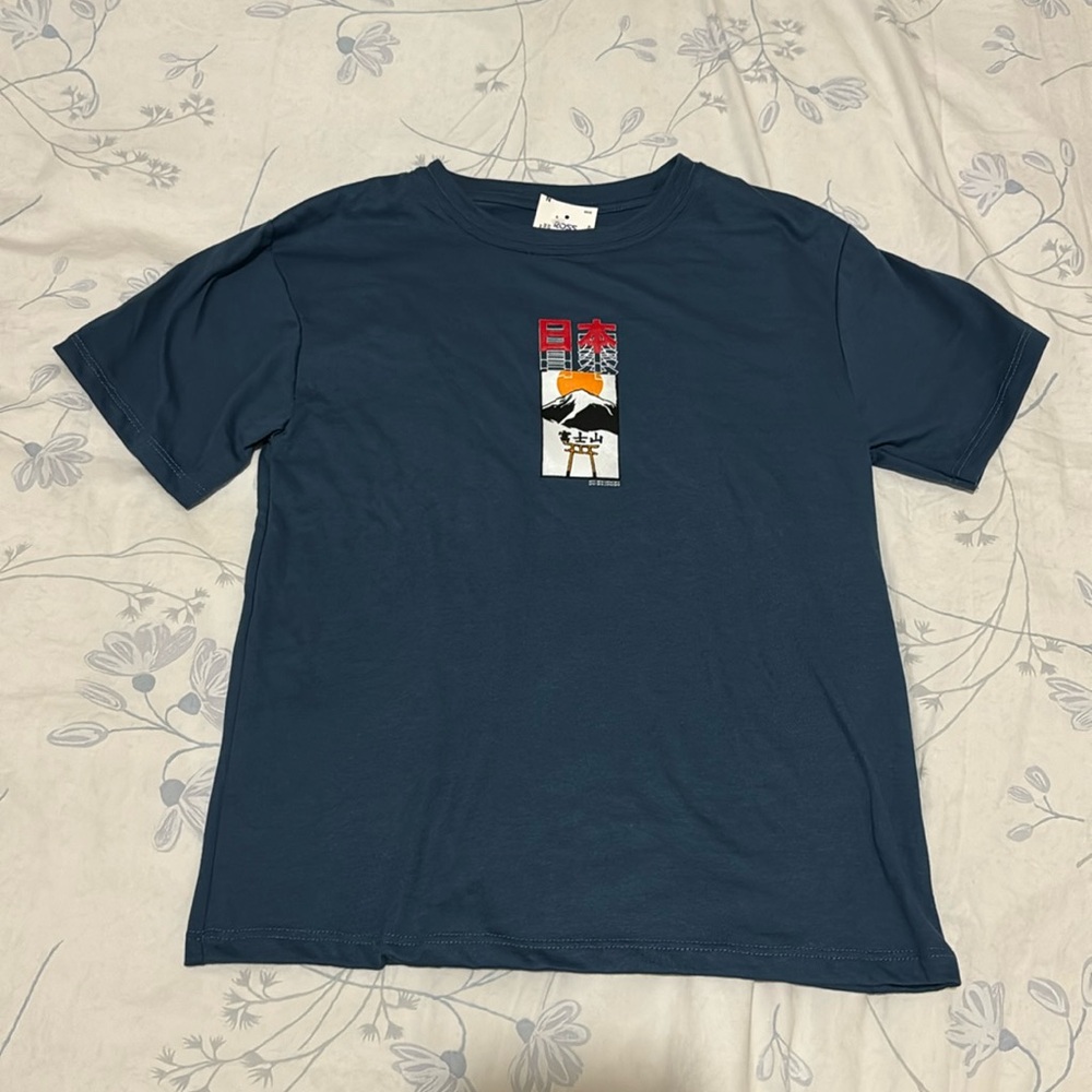 GSTR Japan Fiji Mountain T-shirt (Size: 10/12)